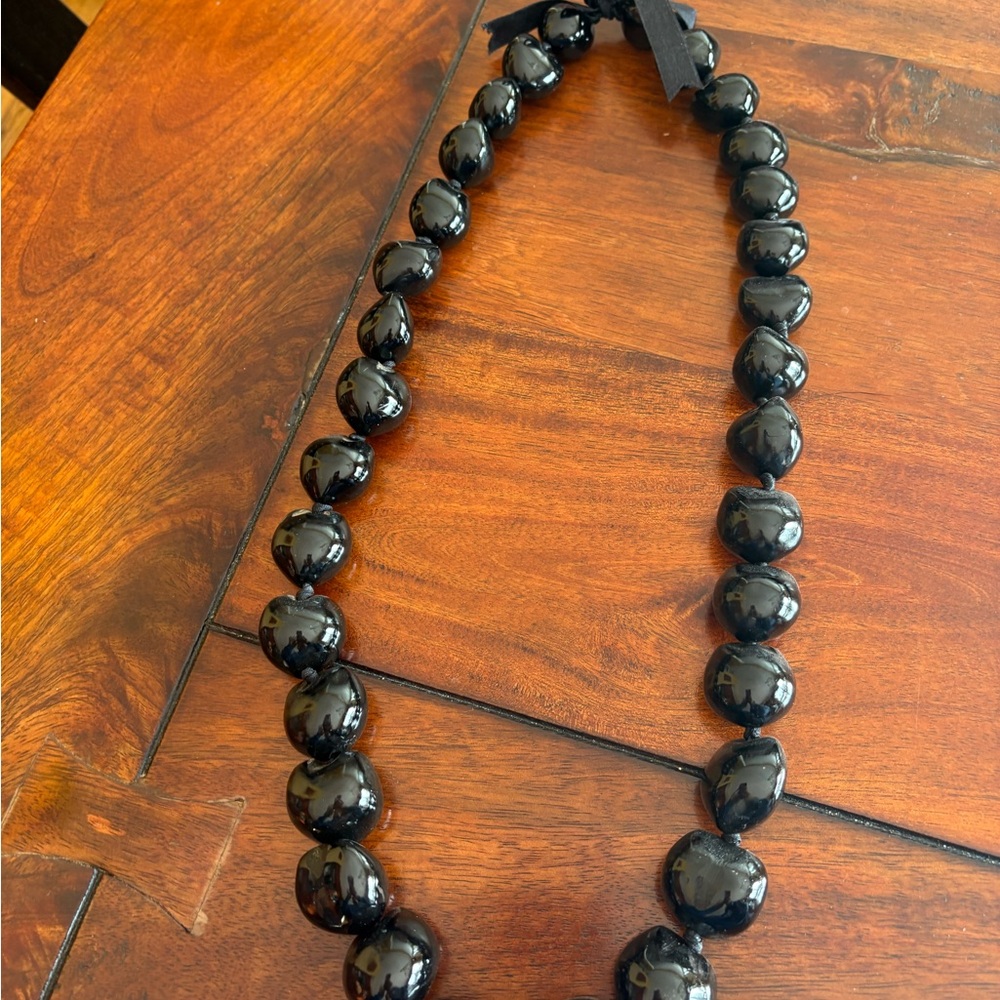 Elegant Hawaiian Kukui Black Beaded lei Necklace